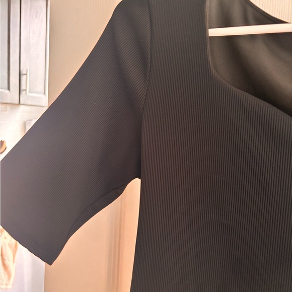 Express Body Contour High Compression Sweetheart Neckline Tee - Picture 5 of 6